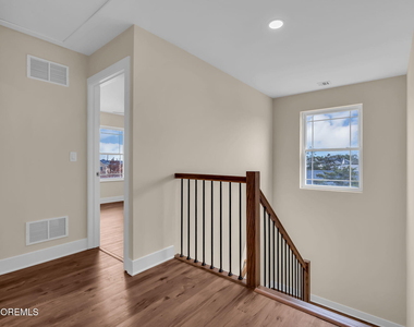 58 Cove Road - Photo Thumbnail 38