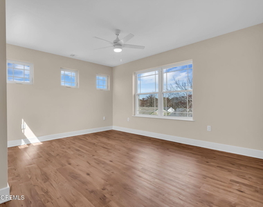 58 Cove Road - Photo Thumbnail 46
