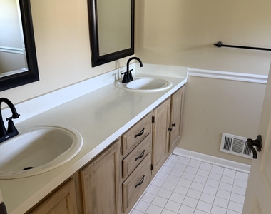 3904 Plowmans Court - Photo Thumbnail 9