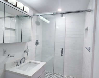 E 16 St - Photo Thumbnail 3