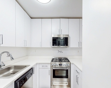 E 16 St - Photo Thumbnail 2