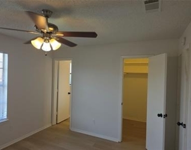 233 Vista Way - Photo Thumbnail 14