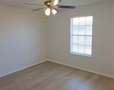 233 Vista Way - Photo Thumbnail 12