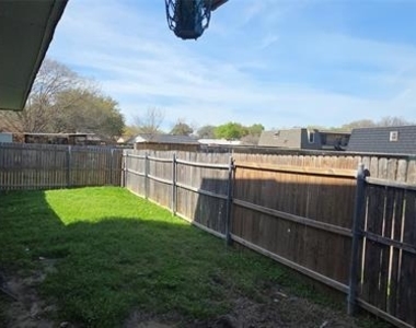 233 Vista Way - Photo Thumbnail 11