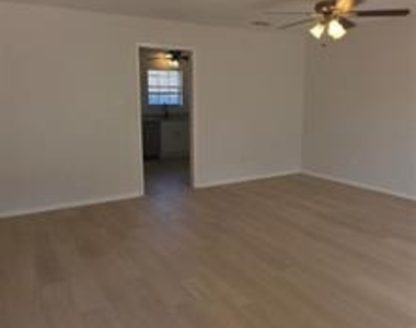 233 Vista Way - Photo Thumbnail 2