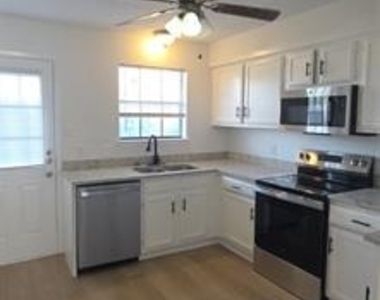 233 Vista Way - Photo Thumbnail 6