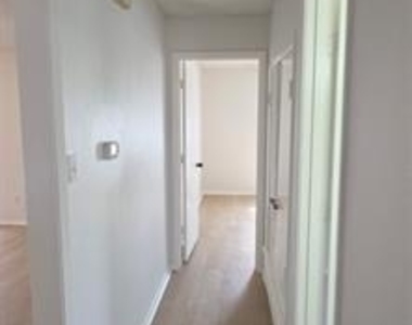 233 Vista Way - Photo Thumbnail 18