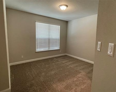 2316 Coyote Way - Photo Thumbnail 10
