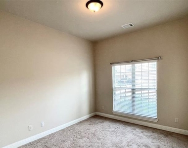 281 Dragonfly Drive - Photo Thumbnail 2