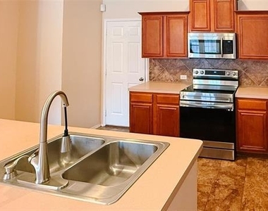 4308 Summer Star Lane - Photo Thumbnail 6