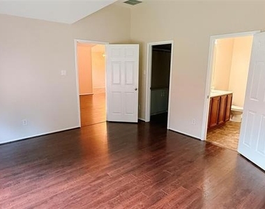 4308 Summer Star Lane - Photo Thumbnail 9