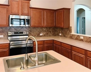 4308 Summer Star Lane - Photo Thumbnail 5