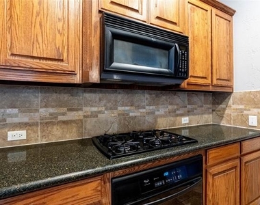 935 Panther Lane - Photo Thumbnail 15