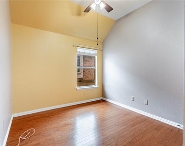 935 Panther Lane - Photo Thumbnail 19