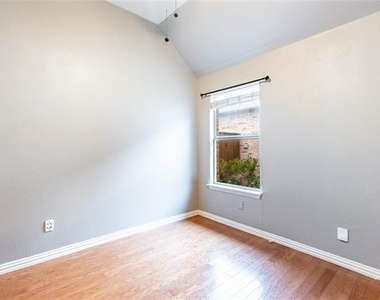 935 Panther Lane - Photo Thumbnail 17