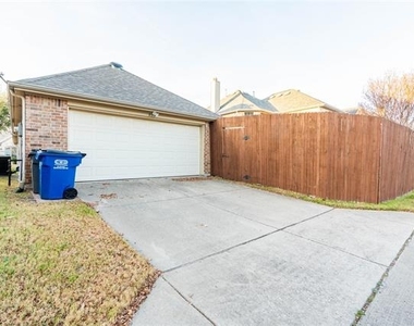 935 Panther Lane - Photo Thumbnail 3