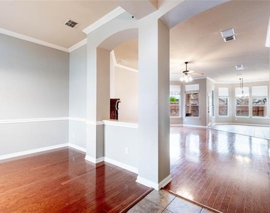 935 Panther Lane - Photo Thumbnail 7