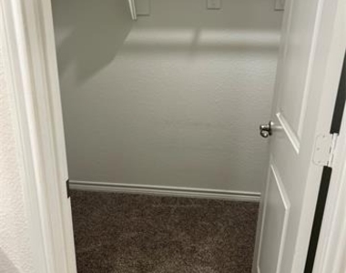 1007 Branding Iron Lane - Photo Thumbnail 8