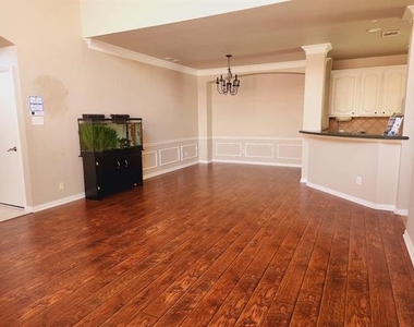 8115 Sycamore Drive - Photo Thumbnail 6