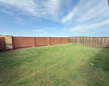 612 Liliana Lane - Photo Thumbnail 16