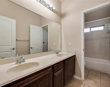 9600 Mystic Dune Drive - Photo Thumbnail 14