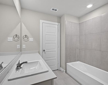 710 Summerberry Drive - Photo Thumbnail 14
