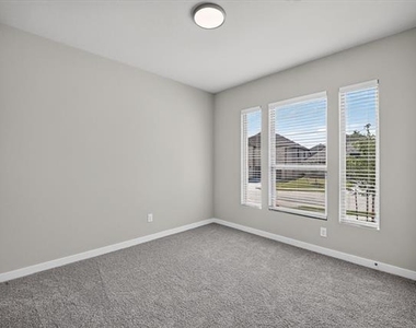 710 Summerberry Drive - Photo Thumbnail 6