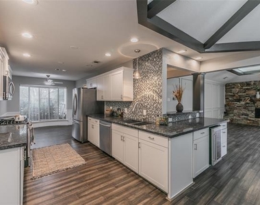 16404 Lauder Lane - Photo Thumbnail 9