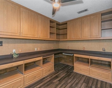 16404 Lauder Lane - Photo Thumbnail 31