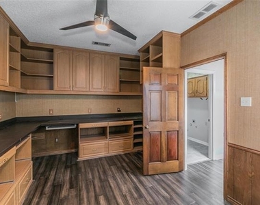 16404 Lauder Lane - Photo Thumbnail 32
