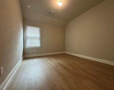 2816 Inn Kitchen Way - Photo Thumbnail 5