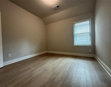 2816 Inn Kitchen Way - Photo Thumbnail 4