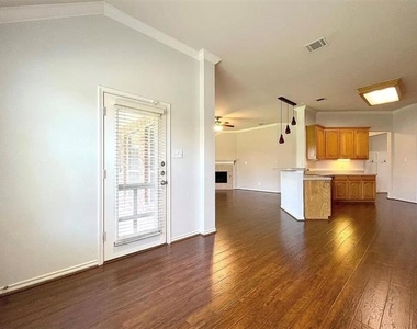 1418 Kingsley Drive - Photo Thumbnail 2