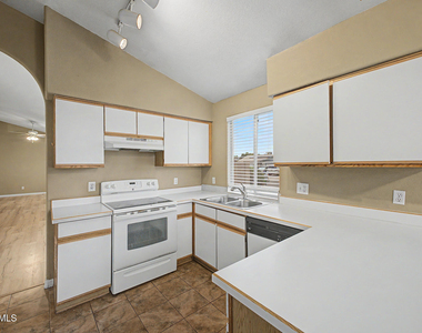19003 N 12th Drive - Photo Thumbnail 8