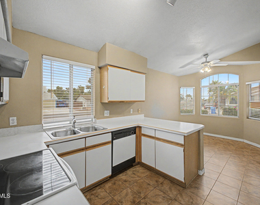 19003 N 12th Drive - Photo Thumbnail 7