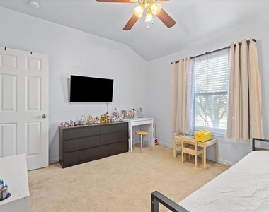 3626 Boxwood Drive - Photo Thumbnail 13