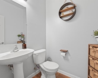 3626 Boxwood Drive - Photo Thumbnail 8