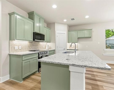 714 E Mcgee Street - Photo Thumbnail 4