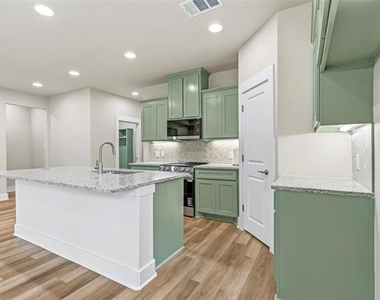 714 E Mcgee Street - Photo Thumbnail 5
