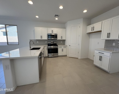 17613 W Georgia Avenue - Photo Thumbnail 10