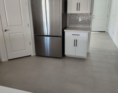 17613 W Georgia Avenue - Photo Thumbnail 11