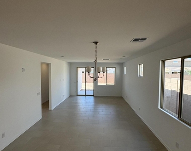 17613 W Georgia Avenue - Photo Thumbnail 14