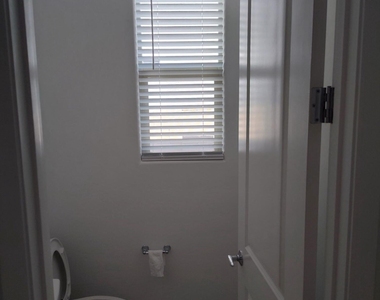 17613 W Georgia Avenue - Photo Thumbnail 7