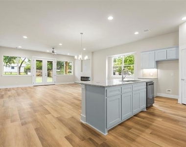 710 E Mcgee Street - Photo Thumbnail 2