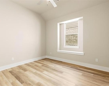 710 E Mcgee Street - Photo Thumbnail 19