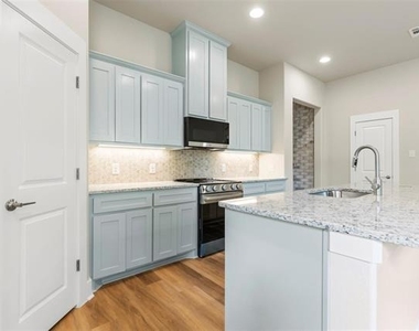 710 E Mcgee Street - Photo Thumbnail 4