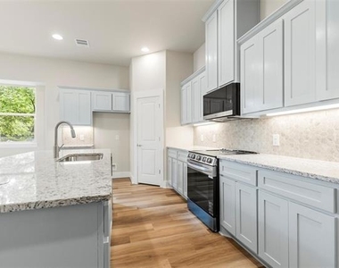 710 E Mcgee Street - Photo Thumbnail 3