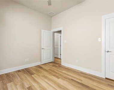 710 E Mcgee Street - Photo Thumbnail 20