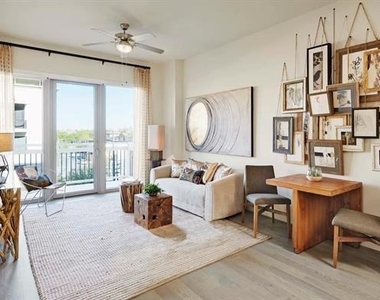 2727 Travis Street - Photo Thumbnail 8