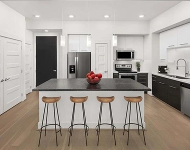 2727 Travis Street - Photo Thumbnail 2